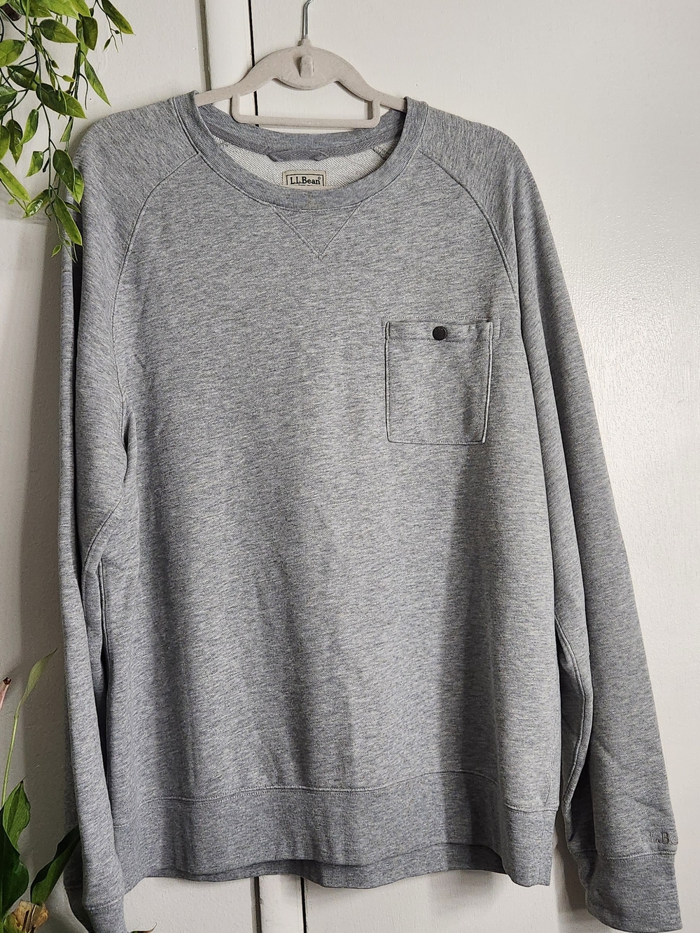L.L.Bean Gray Crewneck Sweatshirt Pocket Detail 🔥 Cozy Essential Size L